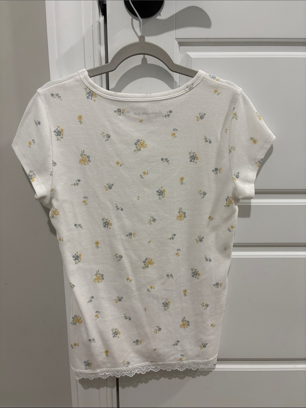 abercrombie kids White Floral Lace-Hem Tee with Yellow & Blue Flowers - Picture 3 of 3